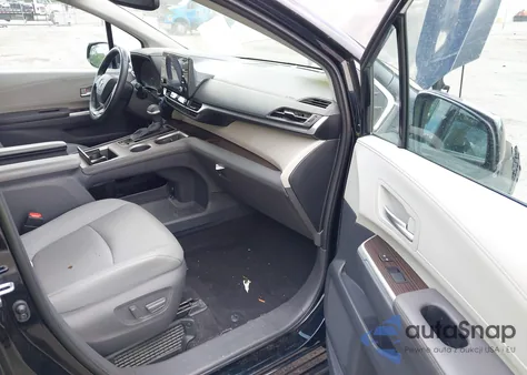2021 Toyota Sienna Xle z USA, uszkodzony, nr VIN 5TDYRKEC8MS038683